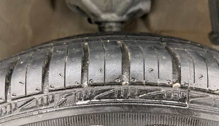 2016 Maruti Celerio ZXI AMT, Petrol, Automatic, 71,018 km, Right Front Tyre Tread