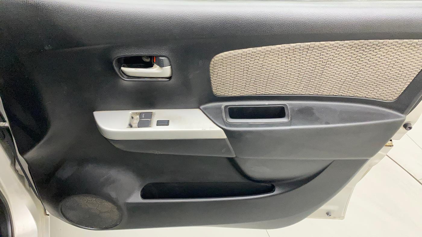 2015 Maruti Wagon R 1.0 LXI, Petrol, Manual, 79,400 km, Driver Side Door Panels Control