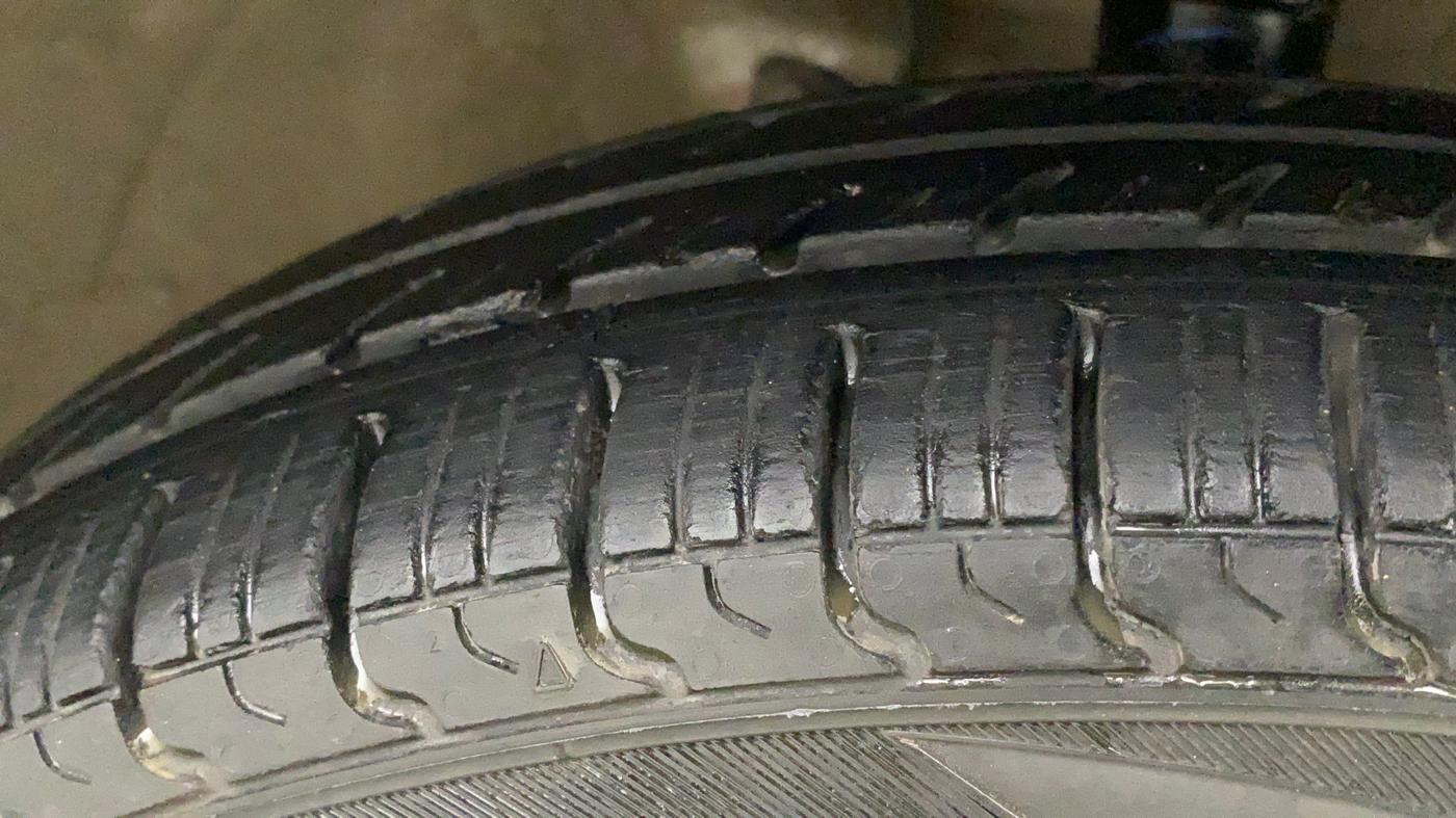 2015 Maruti Wagon R 1.0 LXI, Petrol, Manual, 79,400 km, Right Front Tyre Tread