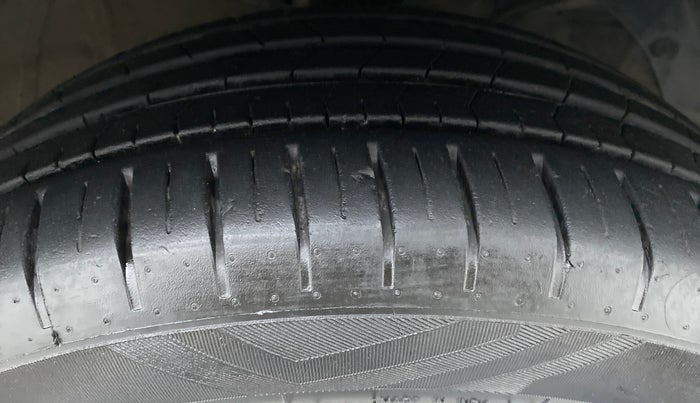 2020 Maruti Baleno ZETA CVT PETROL 1.2, Petrol, Automatic, 11,606 km, Right Front Tyre Tread