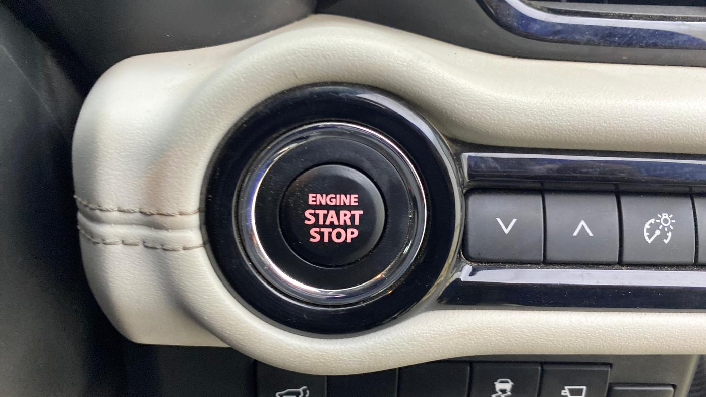 2025 Maruti Victoris Zxi Plus (O) 1.5 MT, Petrol, Manual, 6,546 km, Keyless Start/ Stop Button