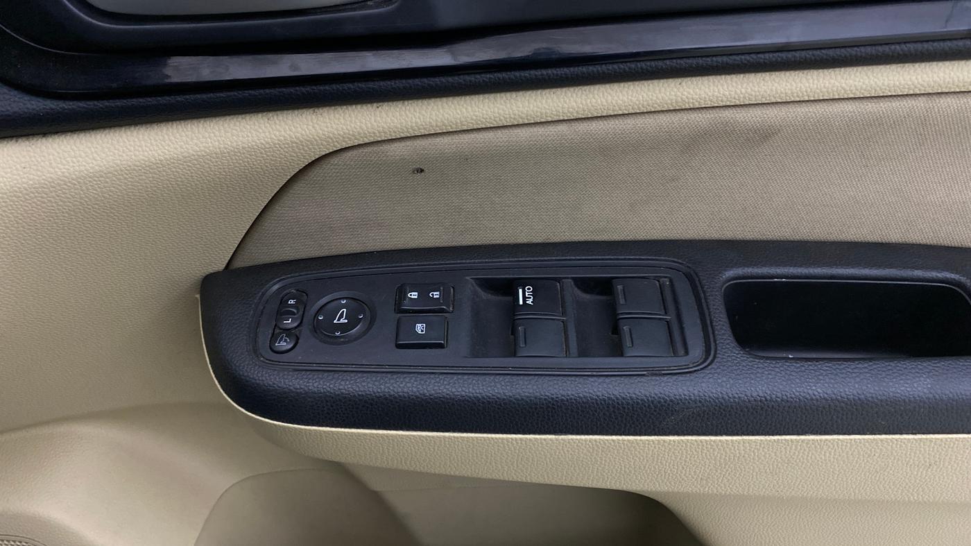 2020 Honda Amaze 1.2L I-VTEC VX CVT, Petrol, Automatic, 64,837 km, Driver Side Door Panels Control