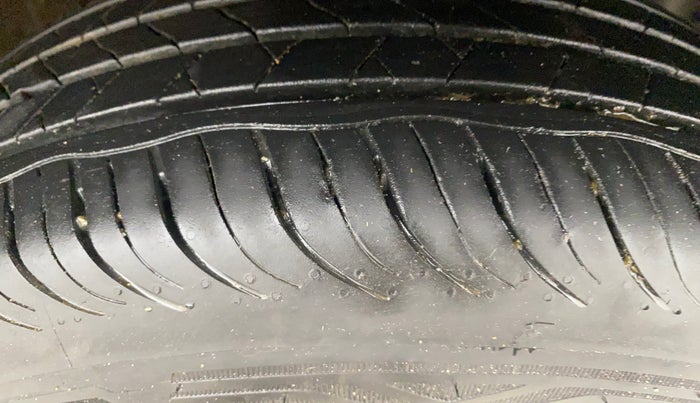 2023 Hyundai VENUE S(O) 1.2, Petrol, Manual, 75,498 km, Right Front Tyre Tread