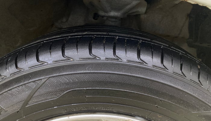 2015 Maruti Celerio VXI CNG, CNG, Manual, 70,825 km, Right Front Tyre Tread