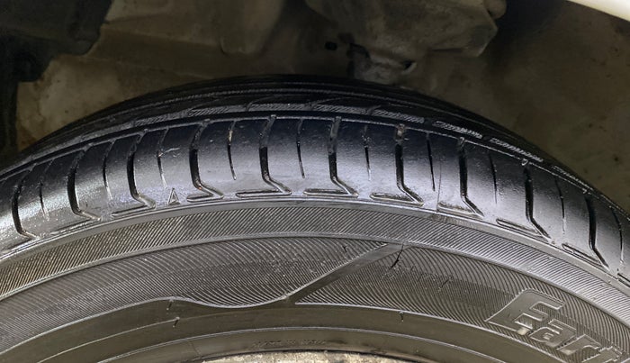 2015 Maruti Celerio VXI CNG, CNG, Manual, 70,825 km, Left Front Tyre Tread
