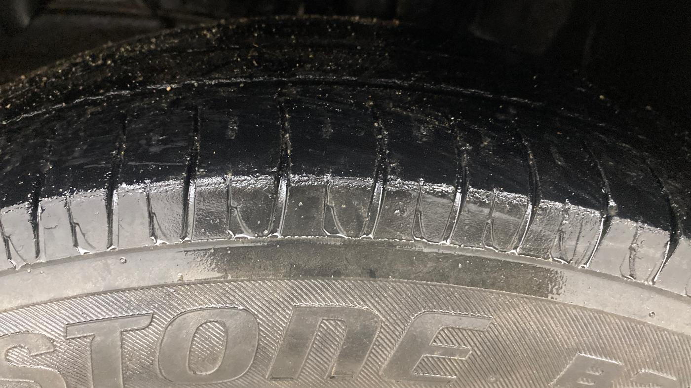 2017 Maruti Dzire VDI AMT, Diesel, Automatic, 99,208 km, Left Front Tyre Tread