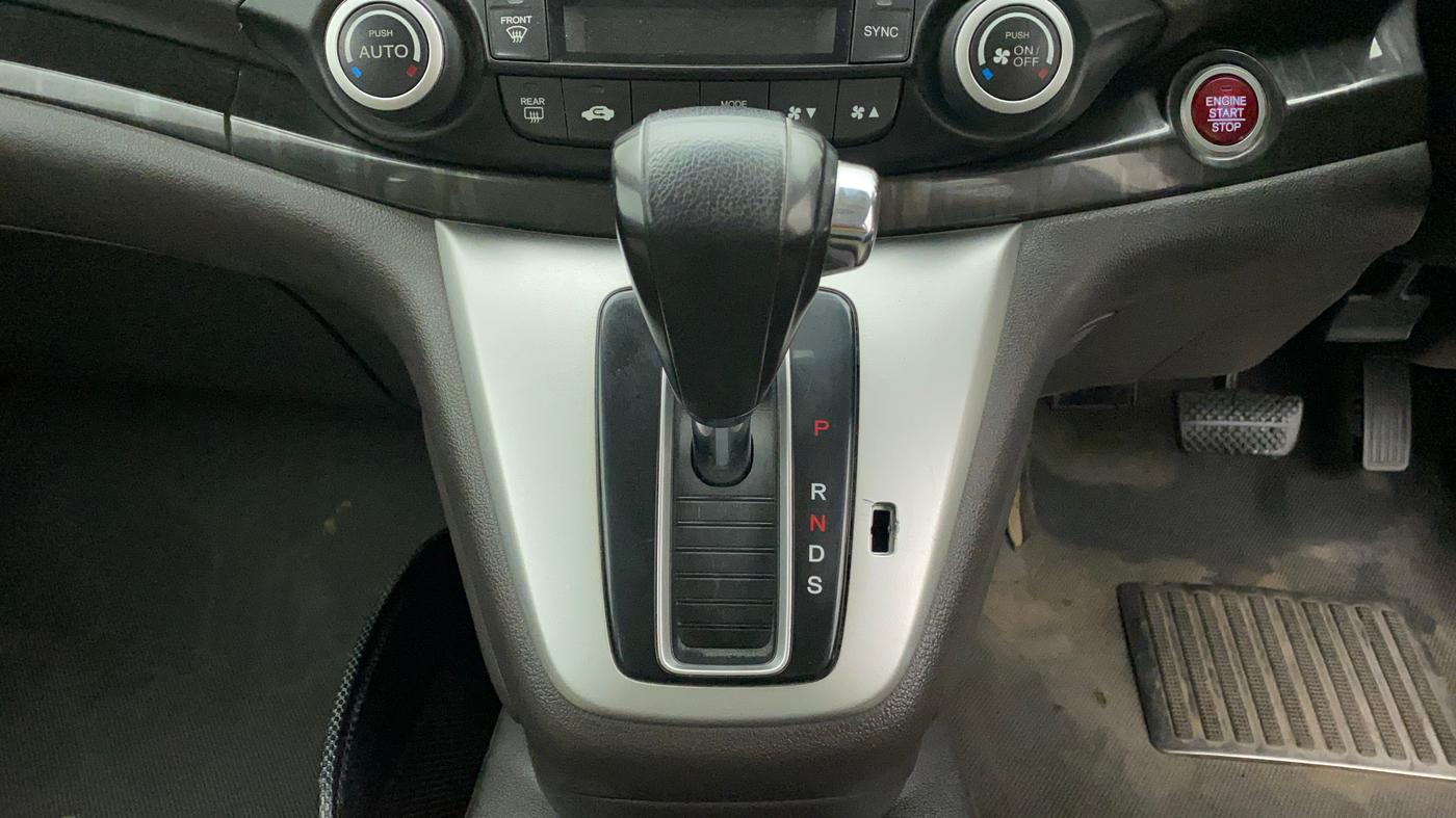 2016 Honda CRV 2.4L 2WD AT, Petrol, Automatic, 70,382 km, Gear Lever