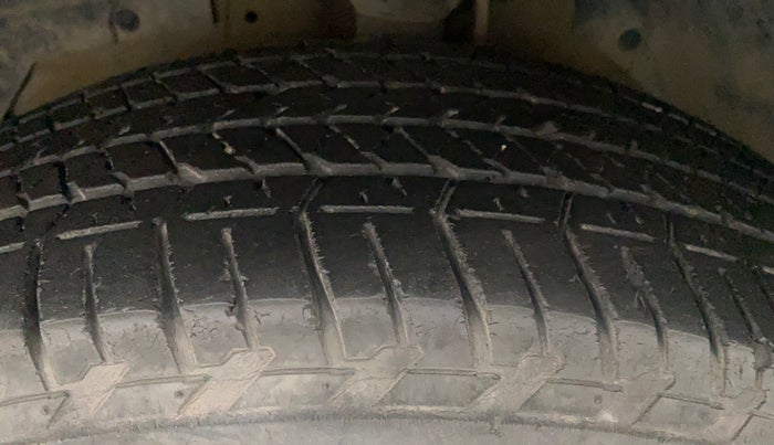 2014 Mahindra XUV500 W8, Diesel, Manual, 89,281 km, Left Front Tyre Tread