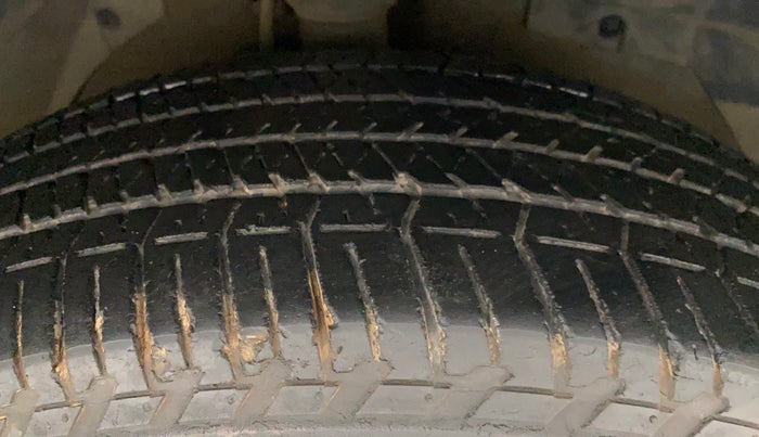 2014 Mahindra XUV500 W8, Diesel, Manual, 89,281 km, Right Front Tyre Tread