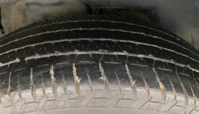 2014 Mahindra XUV500 W8, Diesel, Manual, 89,281 km, Right Rear Tyre Tread