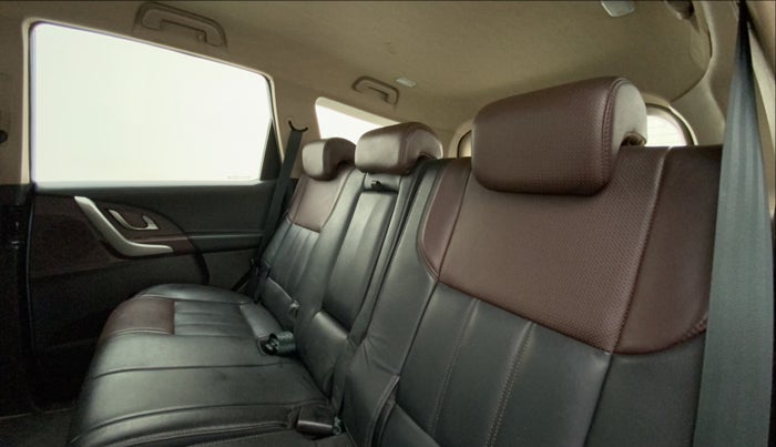 2014 Mahindra XUV500 W8, Diesel, Manual, 89,281 km, Right Side Rear Door Cabin