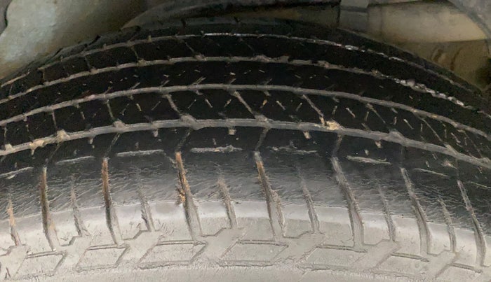 2014 Mahindra XUV500 W8, Diesel, Manual, 89,281 km, Left Rear Tyre Tread