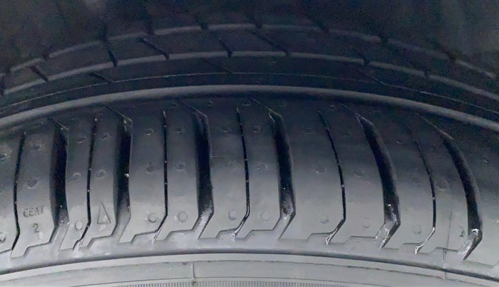 2017 Toyota Etios V, Petrol, Manual, 74,137 km, Left Rear Tyre Tread