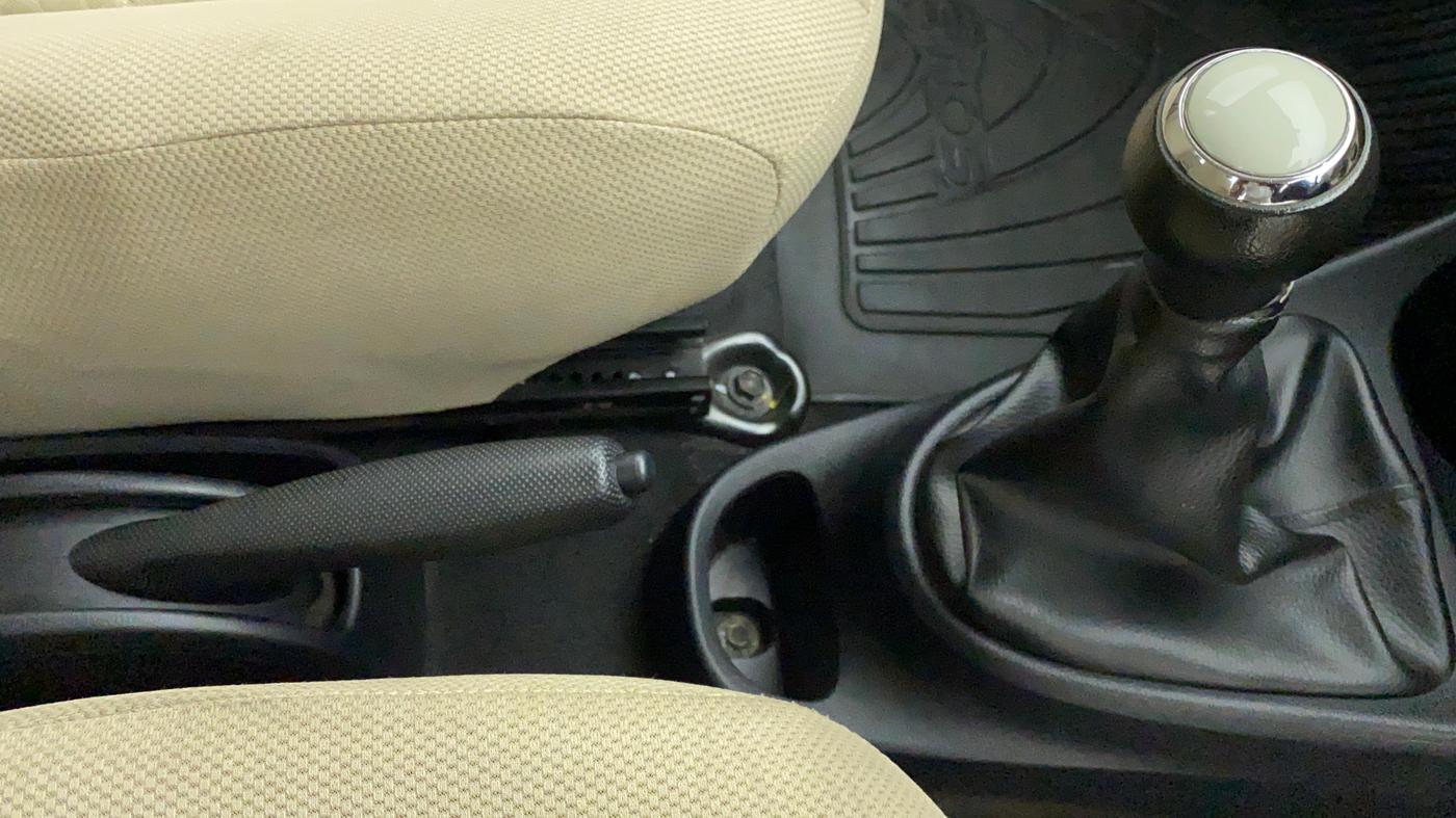 2017 Toyota Etios V, Petrol, Manual, 74,137 km, Gear Lever