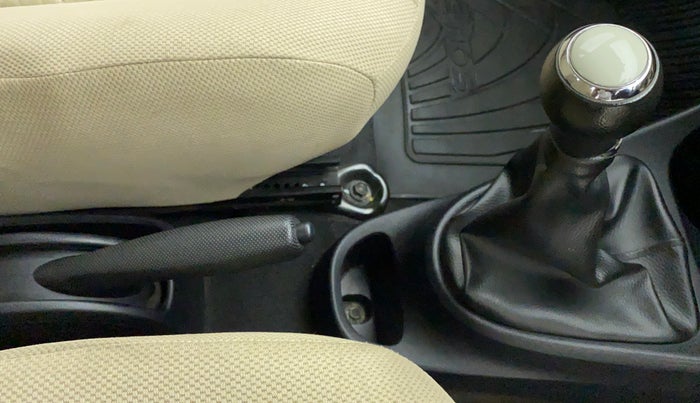2017 Toyota Etios V, Petrol, Manual, 74,137 km, Gear Lever