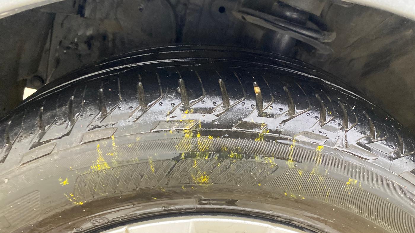 2013 Toyota Etios G, Petrol, Manual, 1,01,158 km, Left Front Tyre Tread