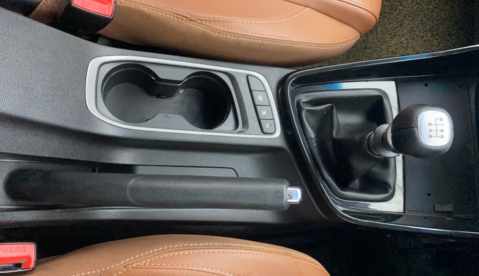 2021 MG HECTOR PLUS SHARP 2.0 DIESEL TURBO MT 6-STR, Diesel, Manual, 72,170 km, Gear Lever