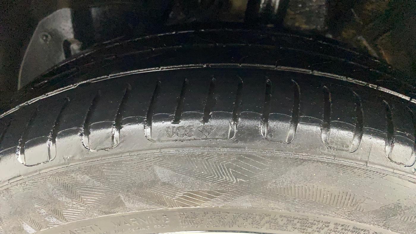 2021 MG HECTOR PLUS SHARP 2.0 DIESEL TURBO MT 6-STR, Diesel, Manual, 72,760 km, Left Front Tyre Tread