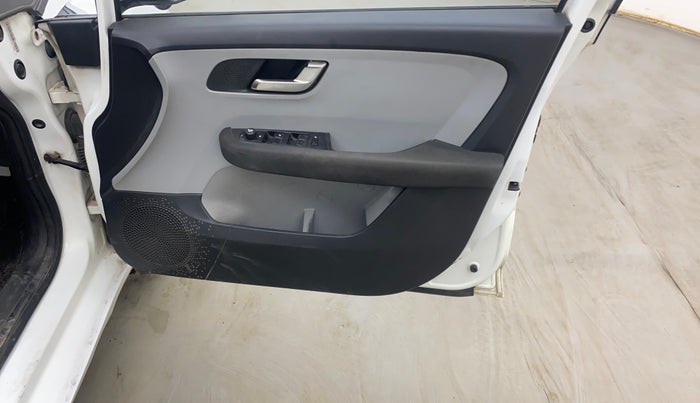 2021 Tata ALTROZ XZ PETROL, Petrol, Manual, 84,294 km, Driver Side Door Panels Control