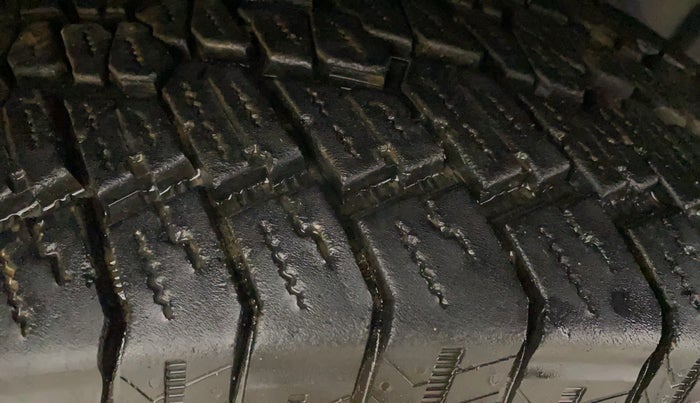 2023 Mahindra Thar LX HARD TOP 4WD MT, Diesel, Manual, 36,893 km, Right Front Tyre Tread