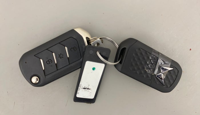 2023 Mahindra Thar LX HARD TOP 4WD MT, Diesel, Manual, 36,893 km, Key Close Up