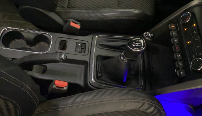 2023 Mahindra Thar LX HARD TOP 4WD MT, Diesel, Manual, 36,893 km, Gear Lever