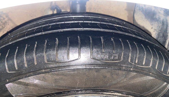 2018 Hyundai Grand i10 ASTA 1.2 KAPPA VTVT, Petrol, Manual, 65,477 km, Right Front Tyre Tread