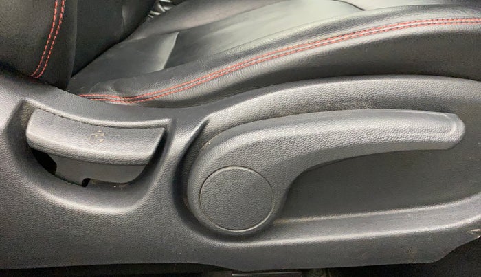 2018 Hyundai Elite i20 ASTA 1.4 CRDI DUAL TONE, Diesel, Manual, 1,16,019 km, Driver Side Adjustment Panel