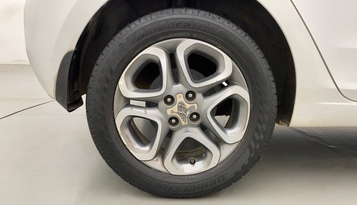 2018 Hyundai Elite i20 ASTA 1.4 CRDI DUAL TONE, Diesel, Manual, 1,16,019 km, Right Rear Wheel