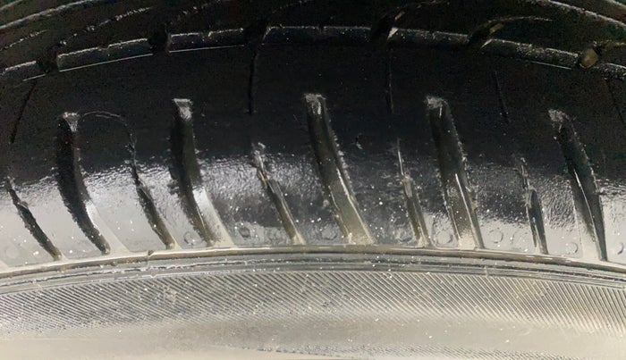 2016 Honda Amaze 1.2L I-VTEC VX, Petrol, Manual, 86,237 km, Left Rear Tyre Tread