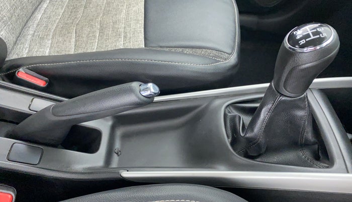 2016 Maruti Baleno DELTA 1.2 K12, Petrol, Manual, 88,349 km, Gear Lever