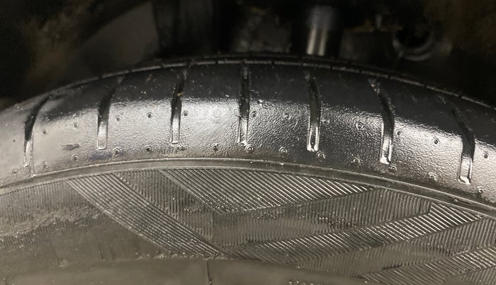 2016 Maruti Baleno ALPHA DIESEL 1.3, Diesel, Manual, 95,016 km, Left Front Tyre Tread