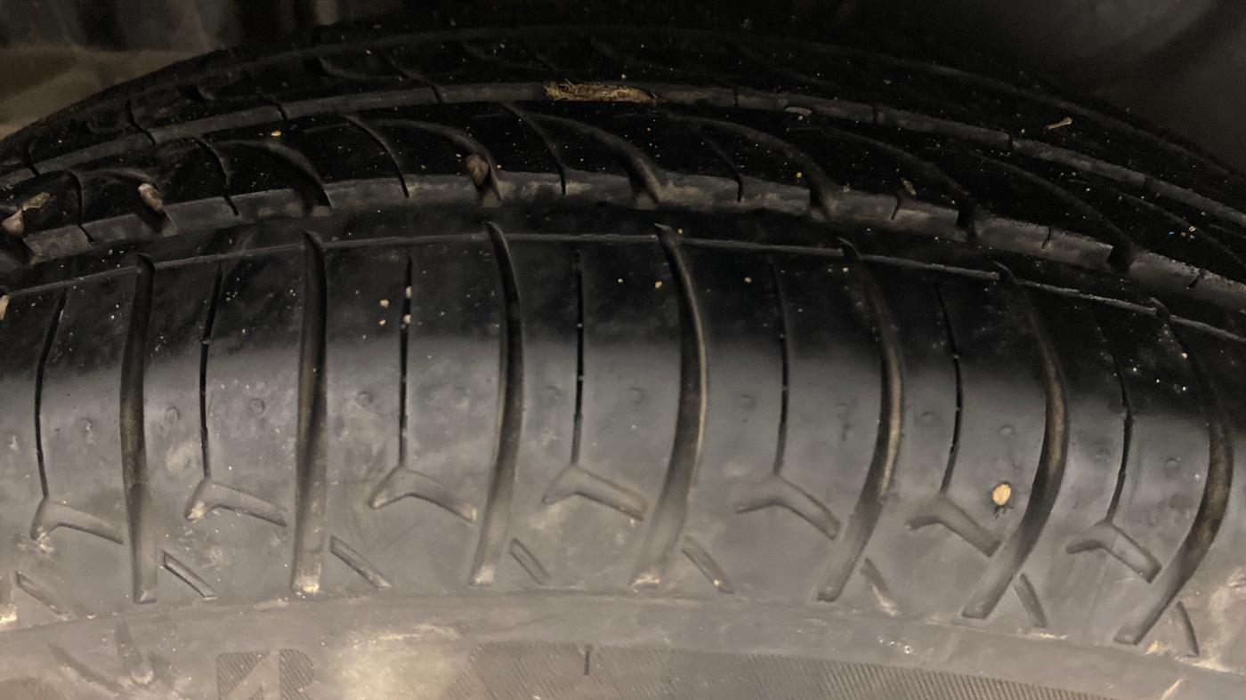 2015 Maruti Swift Dzire VXI, Petrol, Manual, 74,087 km, Right Rear Tyre Tread