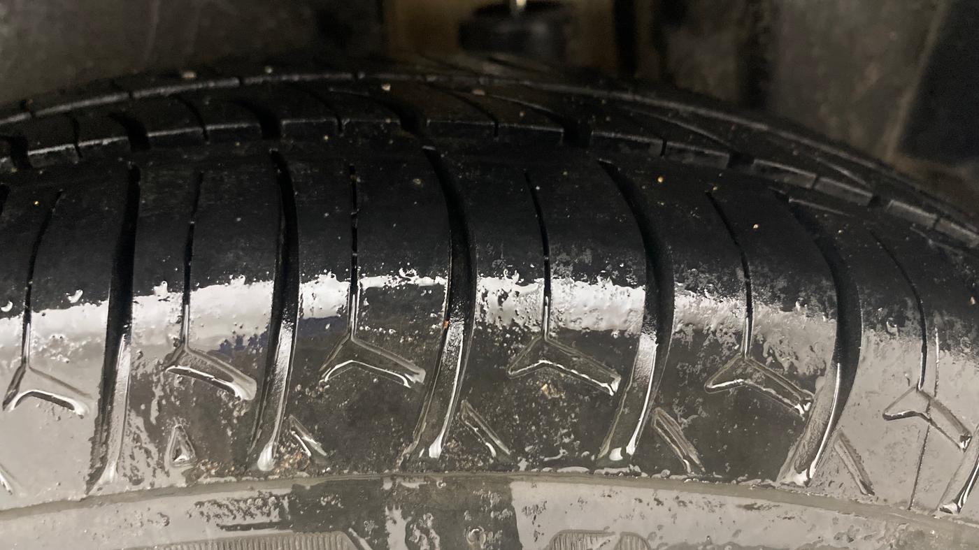 2015 Maruti Swift Dzire VXI, Petrol, Manual, 74,087 km, Left Rear Tyre Tread