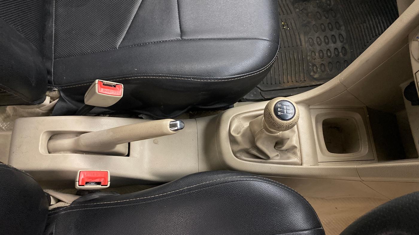 2015 Maruti Swift Dzire VXI, Petrol, Manual, 74,087 km, Gear Lever