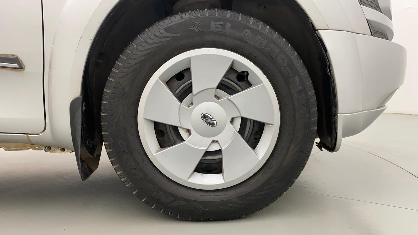 2014 Mahindra XUV500 W4, Diesel, Manual, 68,922 km, Right Front Wheel