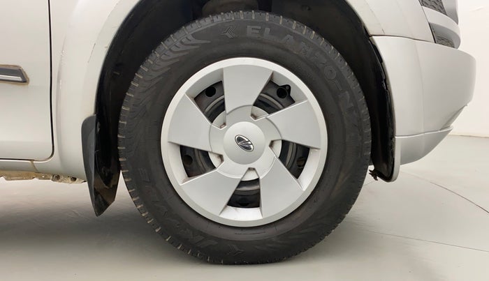 2014 Mahindra XUV500 W4, Diesel, Manual, 68,922 km, Right Front Wheel