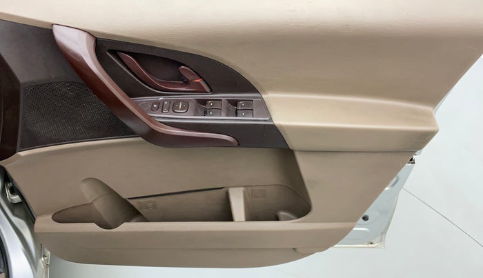 2014 Mahindra XUV500 W4, Diesel, Manual, 68,922 km, Driver Side Door Panels Control