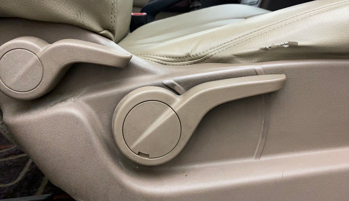 2014 Mahindra XUV500 W4, Diesel, Manual, 68,922 km, Driver Side Adjustment Panel