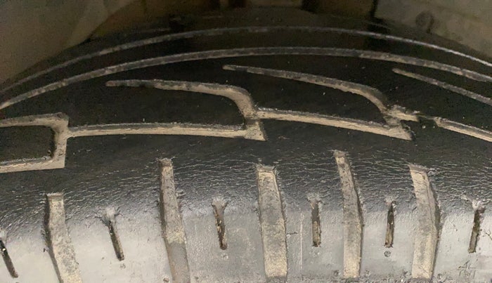 2014 Mahindra XUV500 W4, Diesel, Manual, 68,922 km, Right Front Tyre Tread