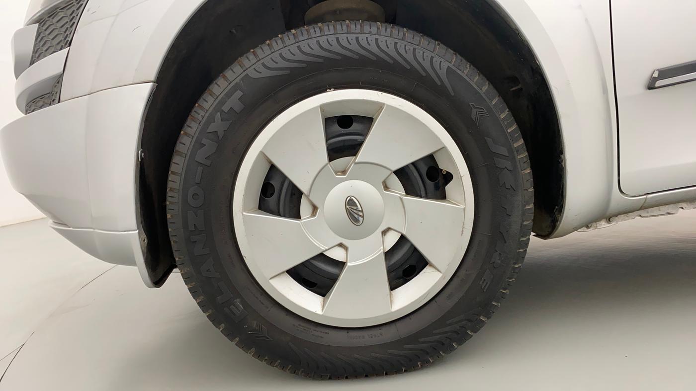 2014 Mahindra XUV500 W4, Diesel, Manual, 68,922 km, Left Front Wheel