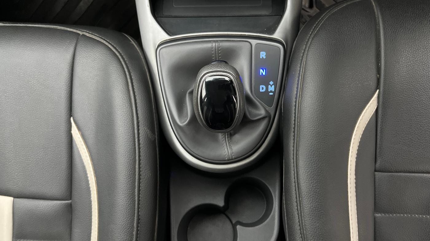 2020 Hyundai GRAND I10 NIOS ASTA AMT 1.2 KAPPA VTVT, Petrol, Automatic, 73,451 km, Gear Lever