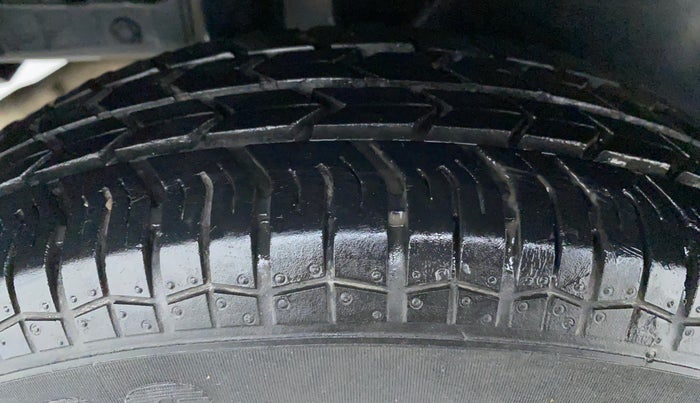 2017 Maruti Swift VXI D, Petrol, Manual, 27,063 km, Right Rear Tyre Tread