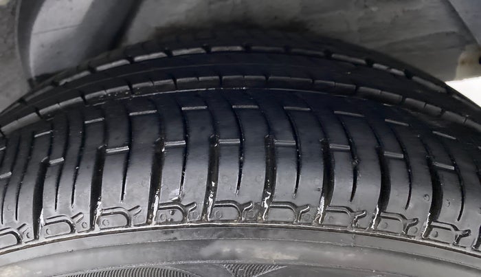2011 Hyundai i20 SPORTZ 1.2 O, Petrol, Manual, 48,715 km, Left Rear Tyre Tread