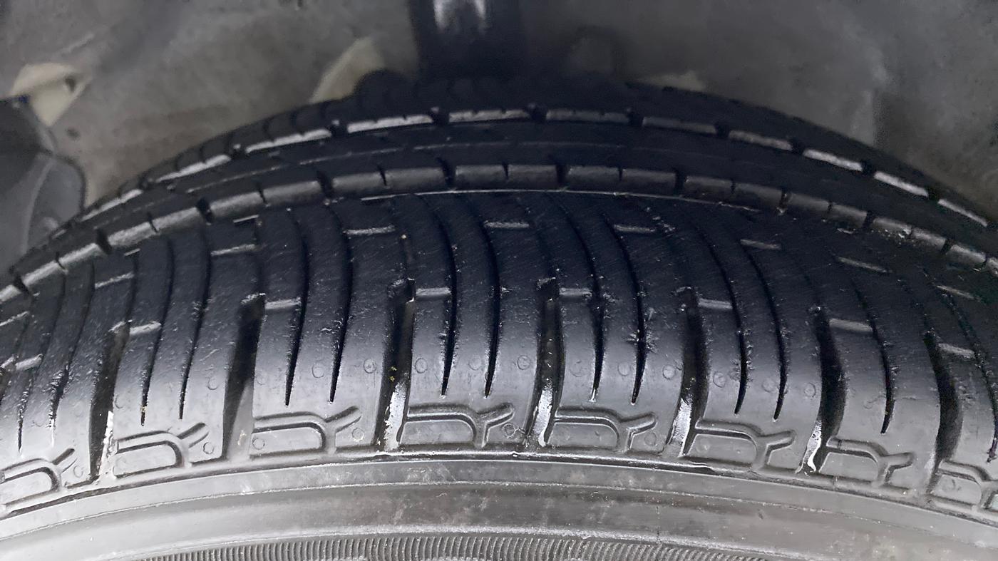 2011 Hyundai i20 SPORTZ 1.2 O, Petrol, Manual, 48,715 km, Left Front Tyre Tread