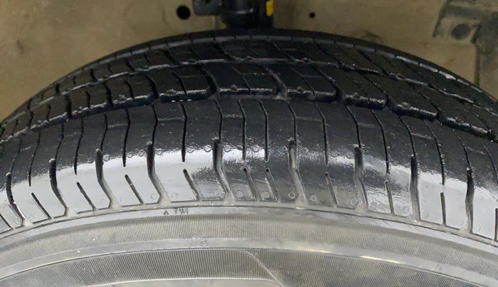 2013 Maruti Swift VXI, Petrol, Manual, 60,788 km, Right Front Tyre Tread