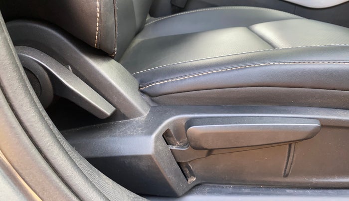 2022 Tata ALTROZ XZ PLUS PETROL, Petrol, Manual, 31,397 km, Driver Side Adjustment Panel