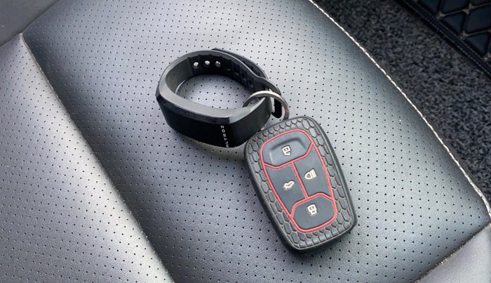 2022 Tata ALTROZ XZ PLUS PETROL, Petrol, Manual, 31,397 km, Key Close Up