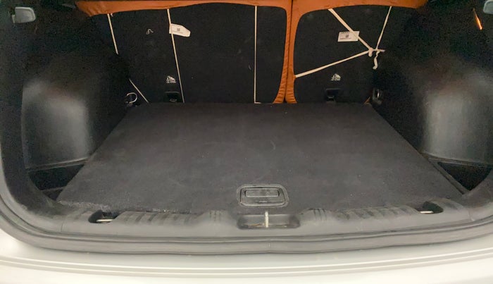 2017 Jeep Compass LIMITED (O) 2.0 DIESEL, Diesel, Manual, 91,339 km, Boot Inside