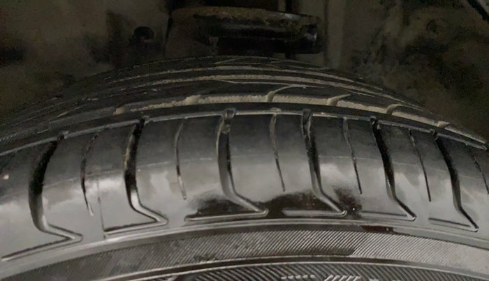 2017 Jeep Compass LIMITED (O) 2.0 DIESEL, Diesel, Manual, 91,339 km, Left Front Tyre Tread